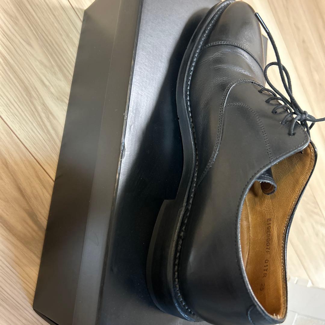 黒のレザードレスシューズ