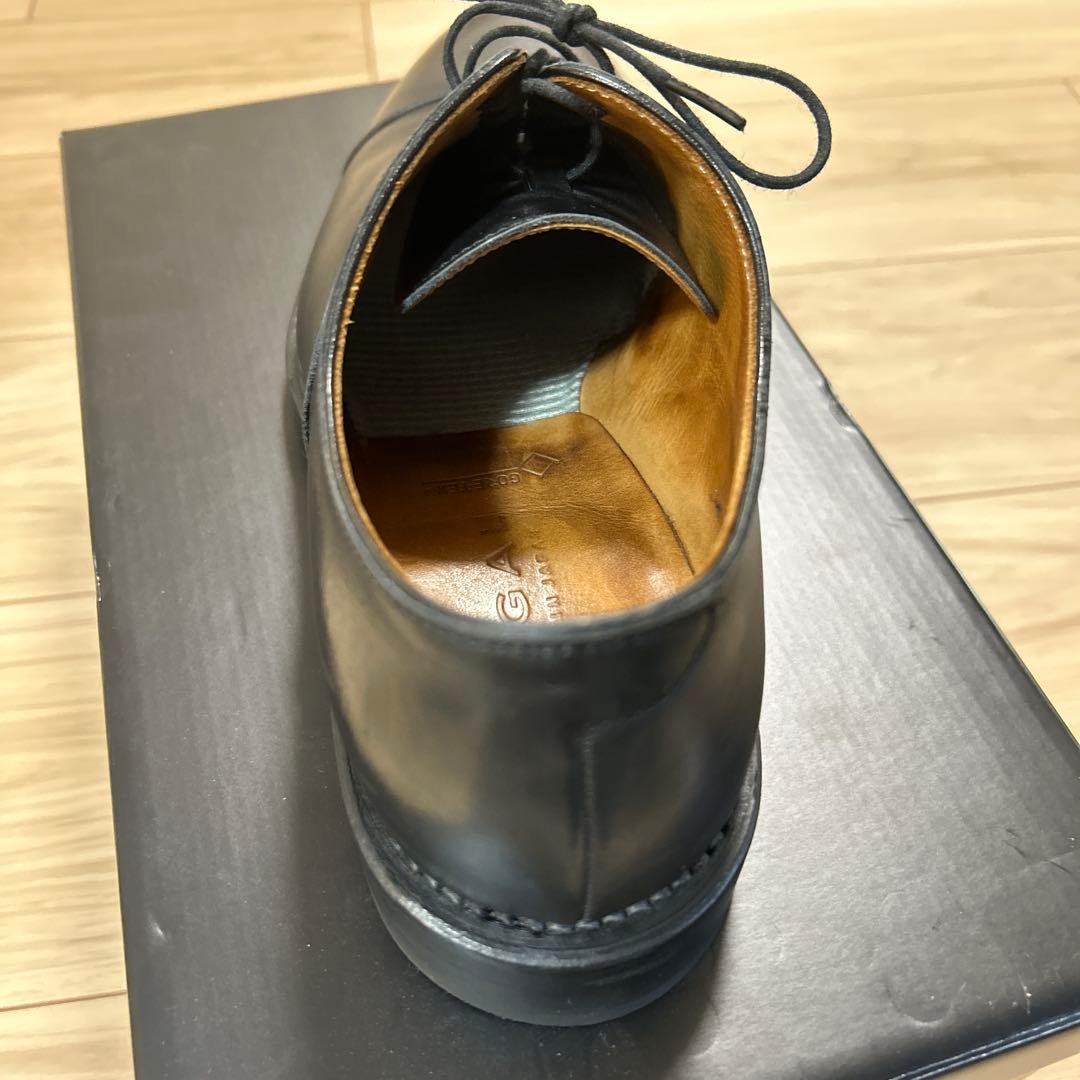 黒のレザードレスシューズ
