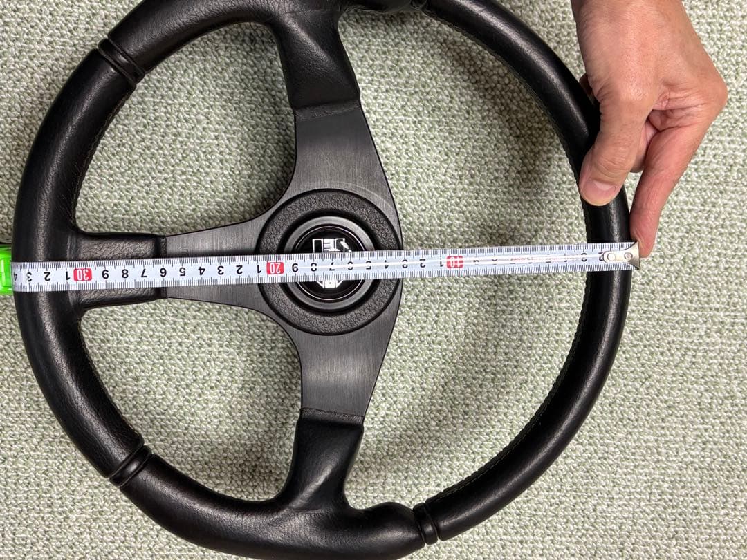 momo ステアリング・ハンドル本体 黒