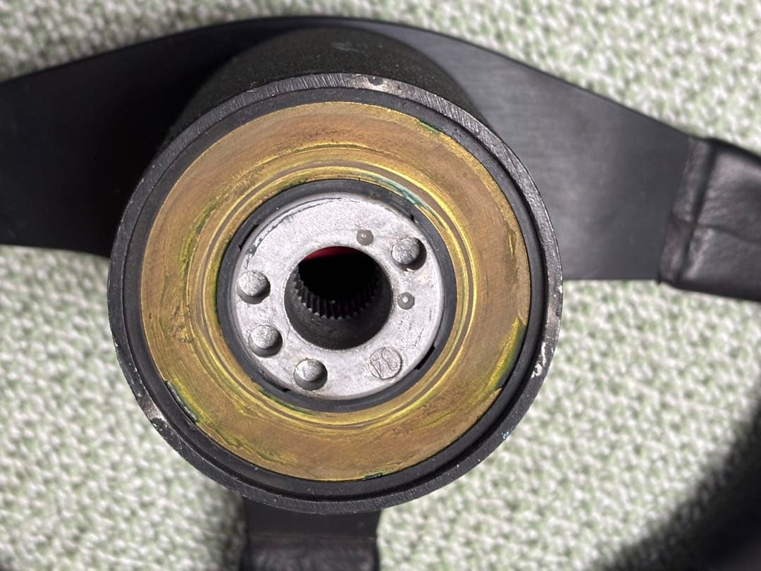 momo ステアリング・ハンドル本体 黒