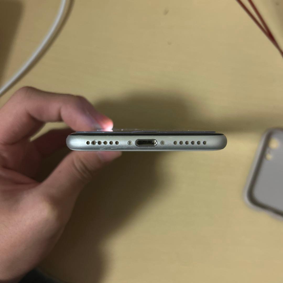 iPhoneSE第2世代ホワイト、128GB SIMフリー