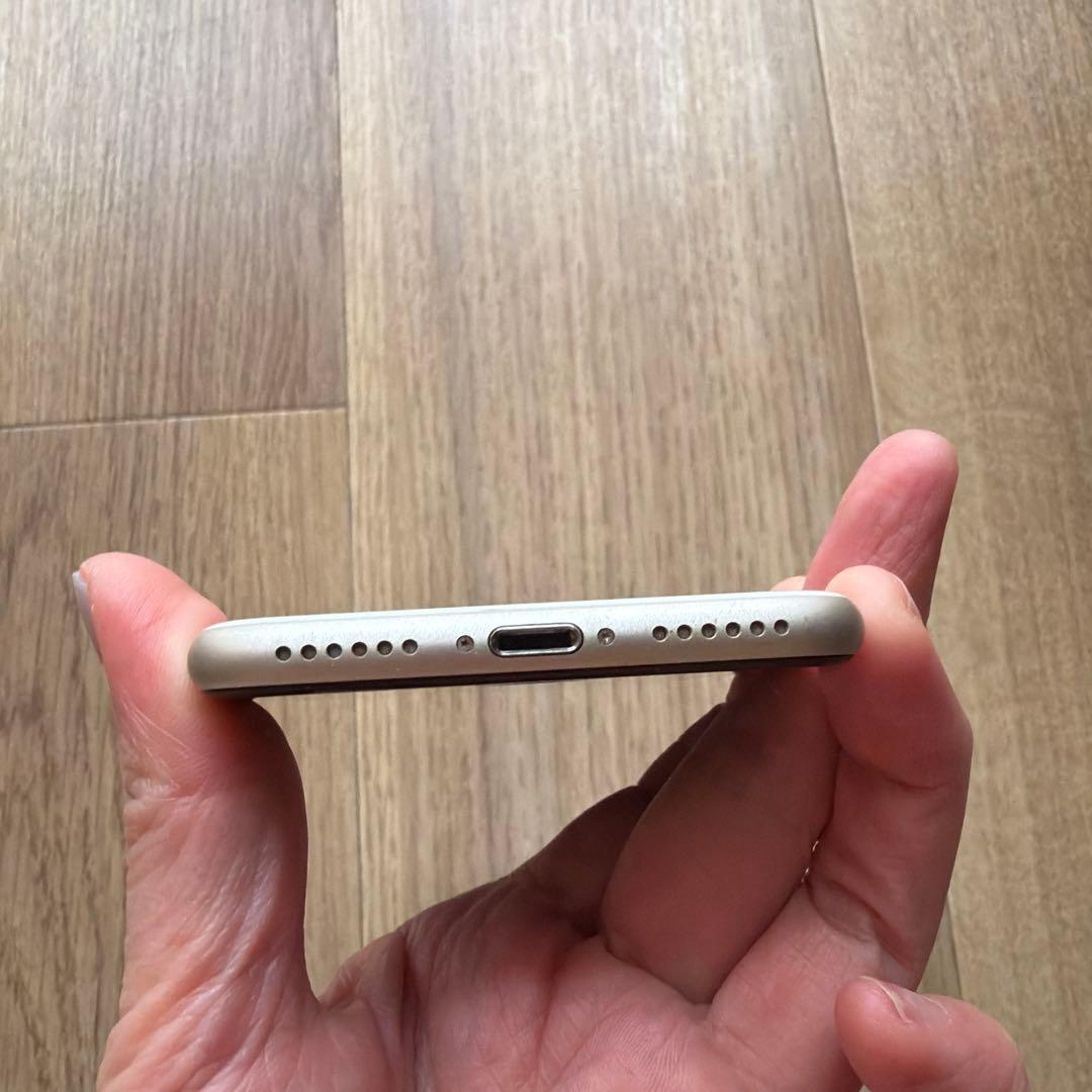 iPhone SE 第3世代 スターライト　SIMフリー　128GB 美品