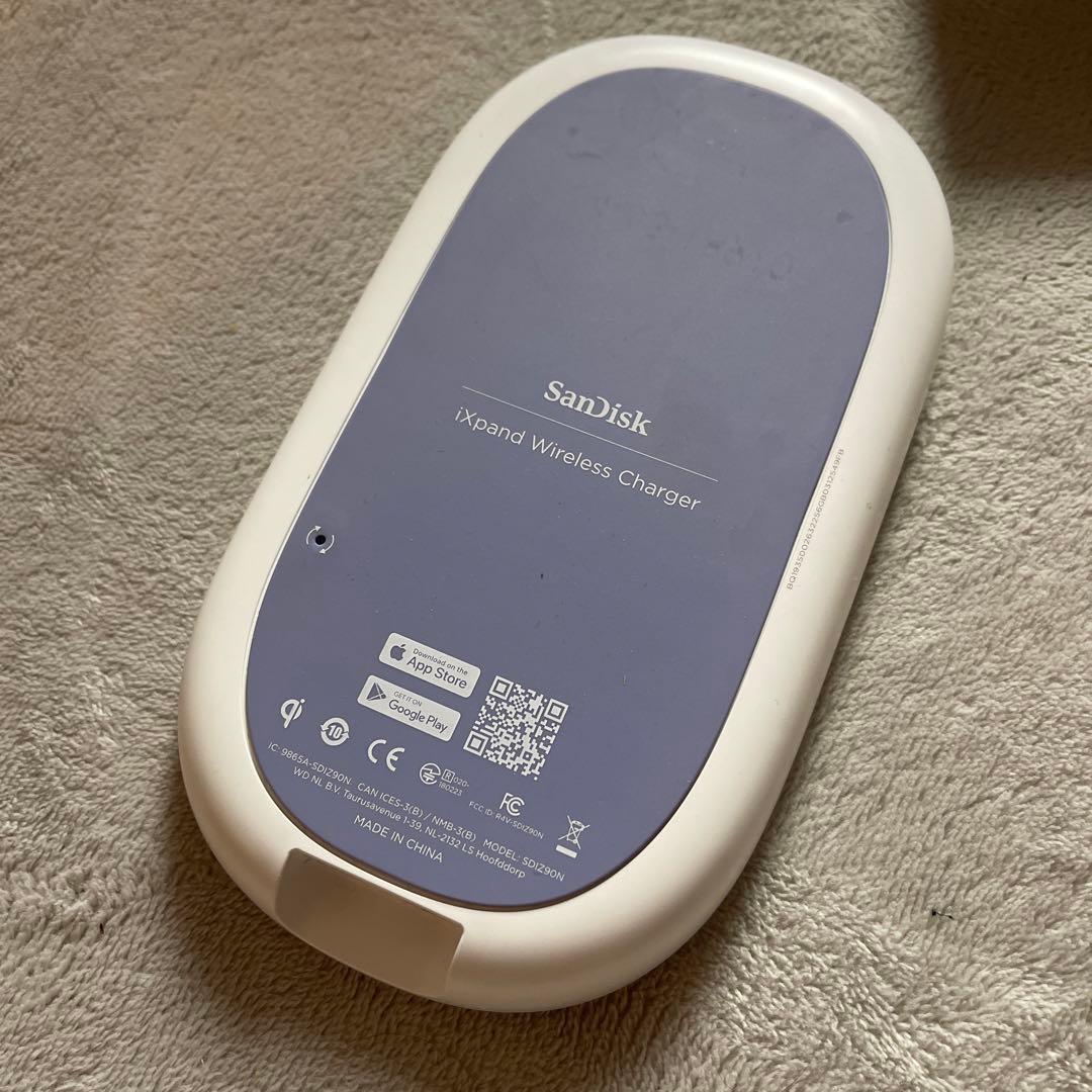 iXpand ワイヤレス　チャージャー