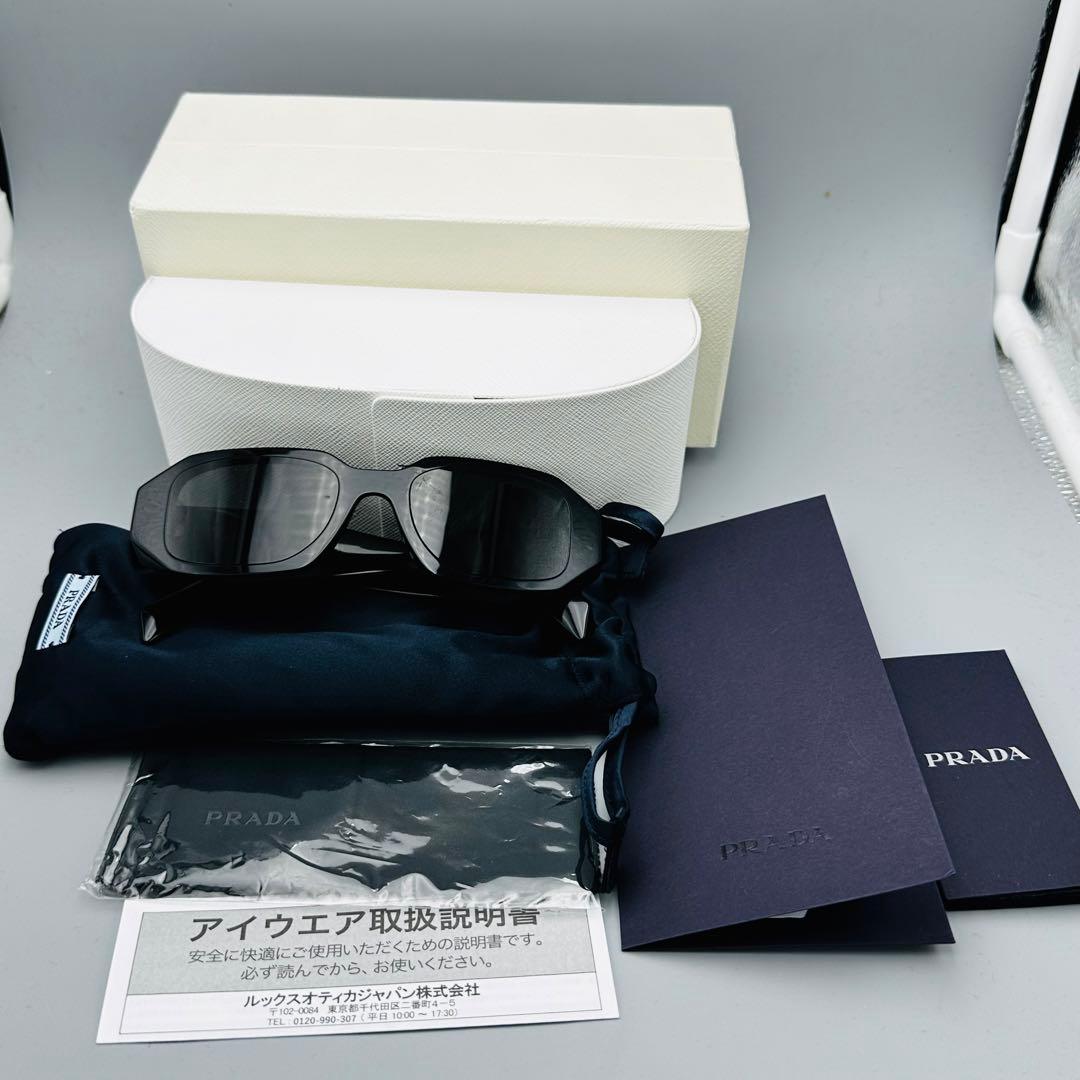 PRADA プラダ SPR17W-F シンボル サングラス ELLY着用