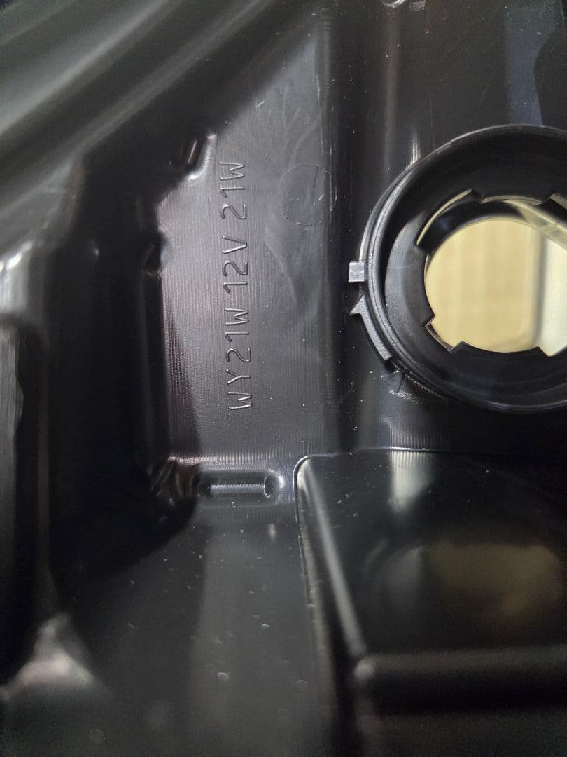 日産E13ノート左側ハウジングヘッドランプ