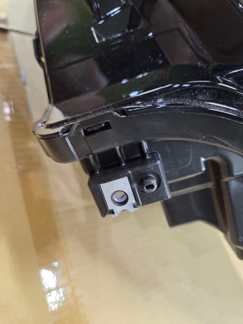 日産E13ノート左側ハウジングヘッドランプ