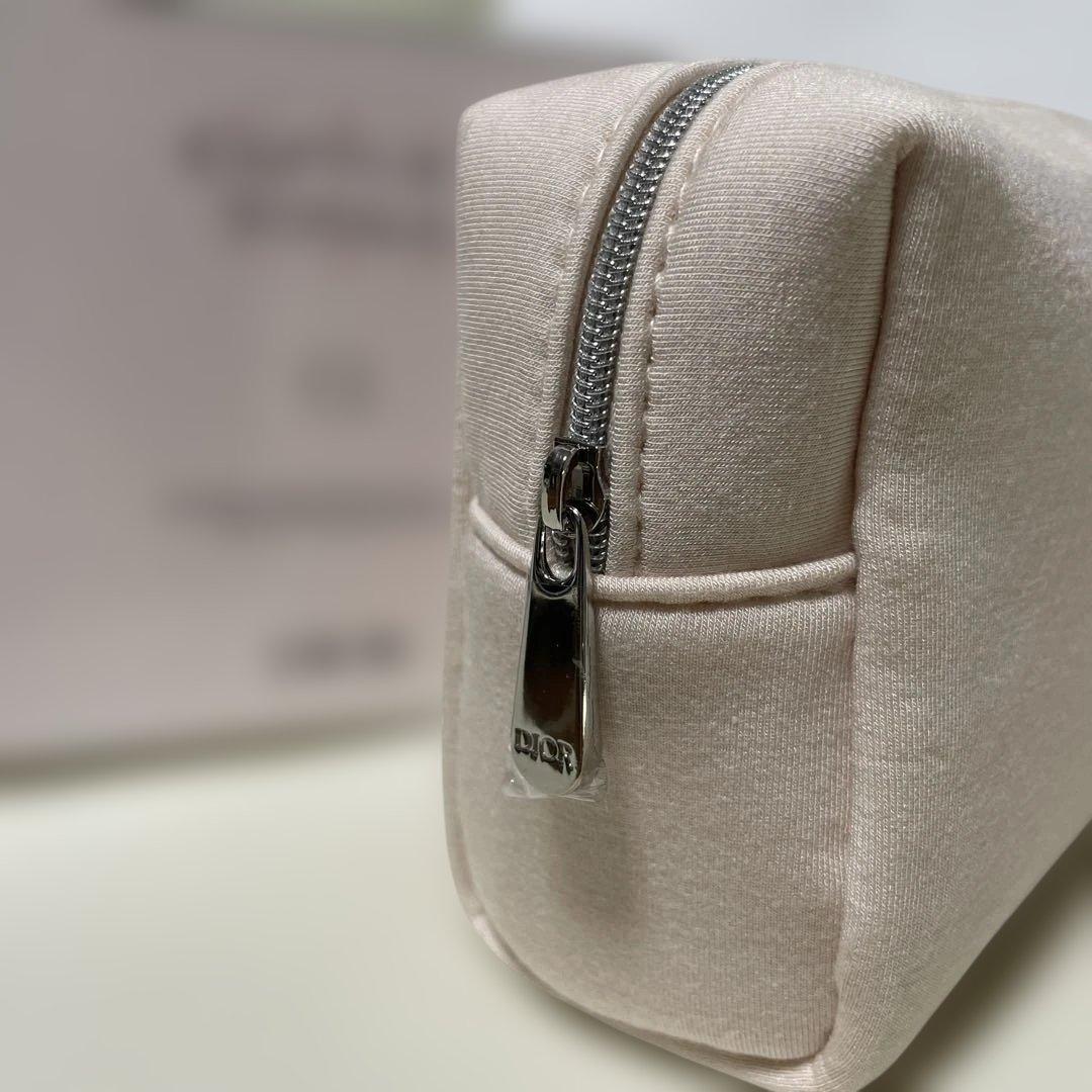 DIOR カプチュール トータル エッセンシャル コフレ/ポーチ付