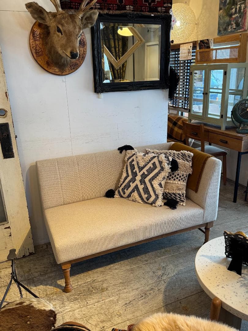 モデル展示未使用品 片肘ソファ ロクロ脚 CELINE 2人掛けソファ カロレ