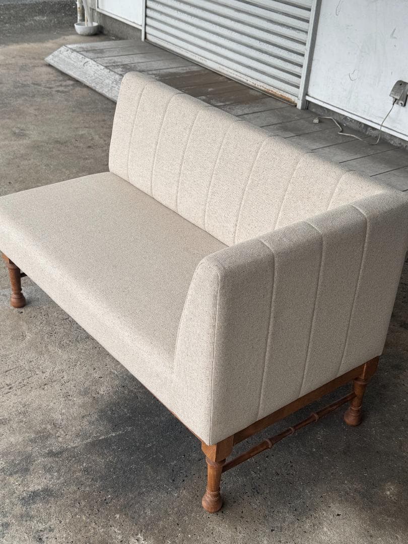 モデル展示未使用品 片肘ソファ ロクロ脚 CELINE 2人掛けソファ カロレ