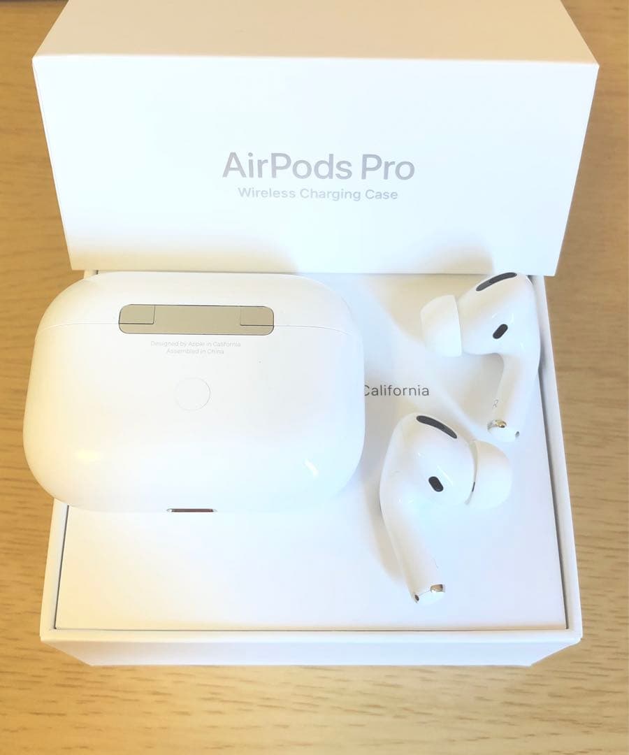 AirPods Pro エアーポッズプロ 本体　セット　イヤフォン＋充電ケース