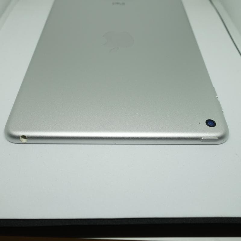 Apple iPad mini 4 128GB Wi-Fi シルバー