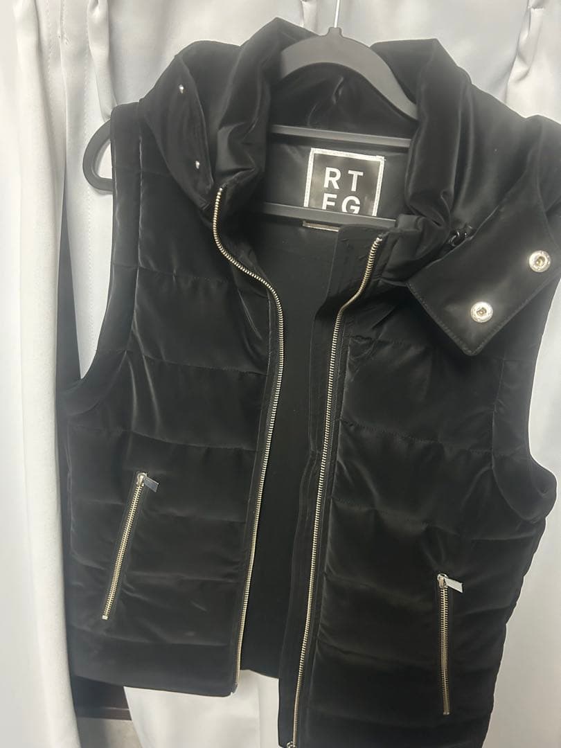 RTFG フード付き ブラックダウンベスト