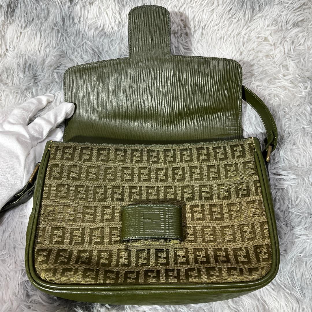 [大人気]　フェンディ　FENDI　ショルダーバッグ　総柄　レザー