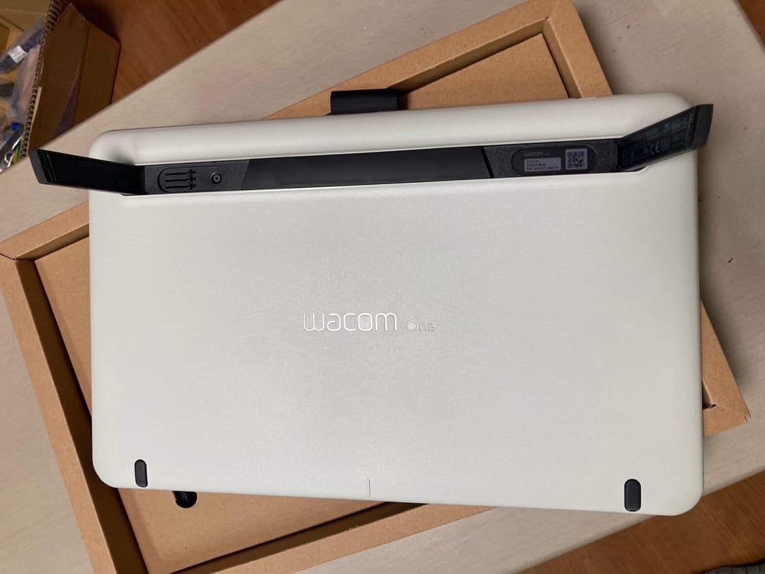 Wacom One Creative Pen Display 本体　13.3型