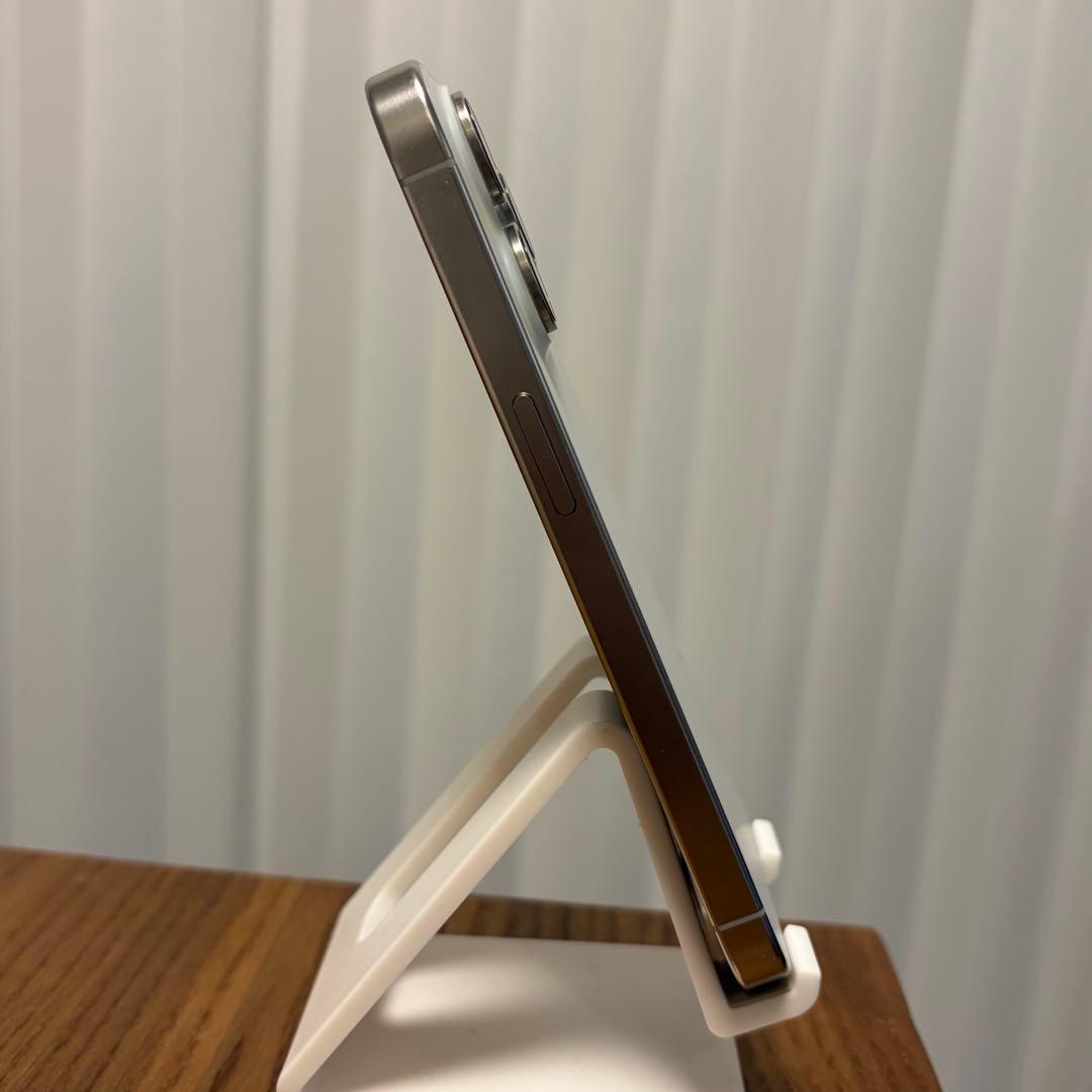 美品★iPhone 15 Pro ホワイト simフリー 128GB