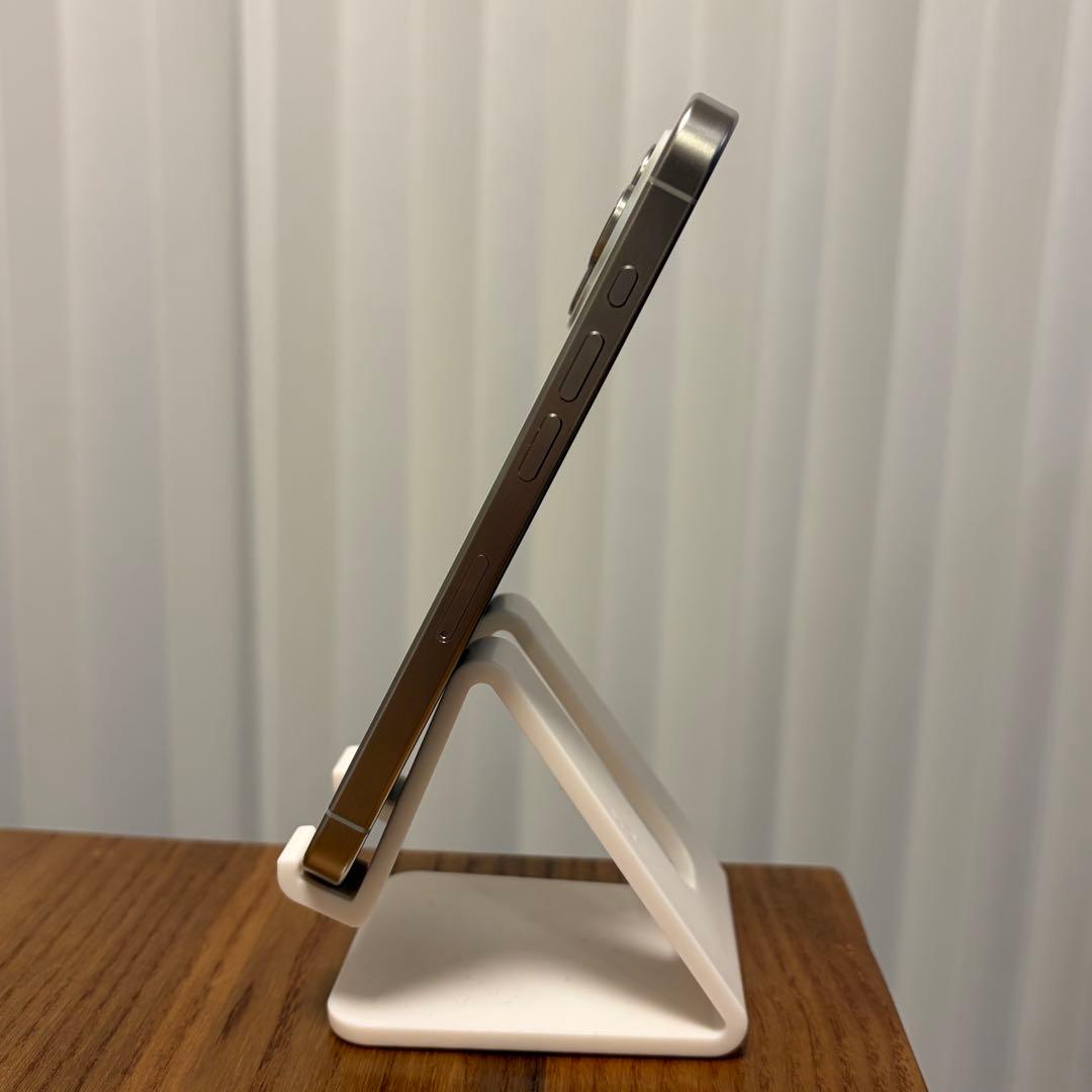 美品★iPhone 15 Pro ホワイト simフリー 128GB