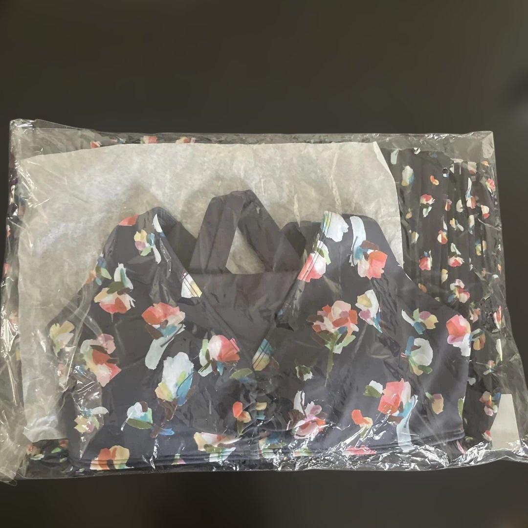 スカーラ　ローズプリントプリーツタンクトップ　Sサイズ