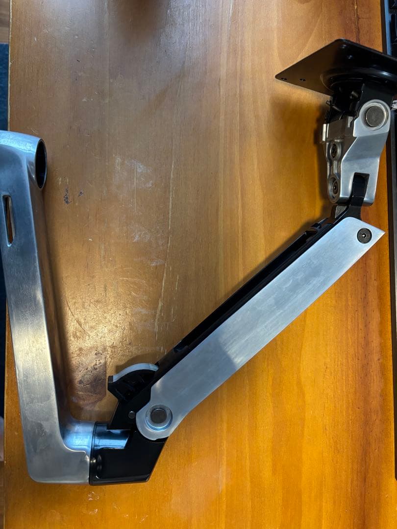 エルゴトロン LX デスクマウントアーム (アルミニウム)