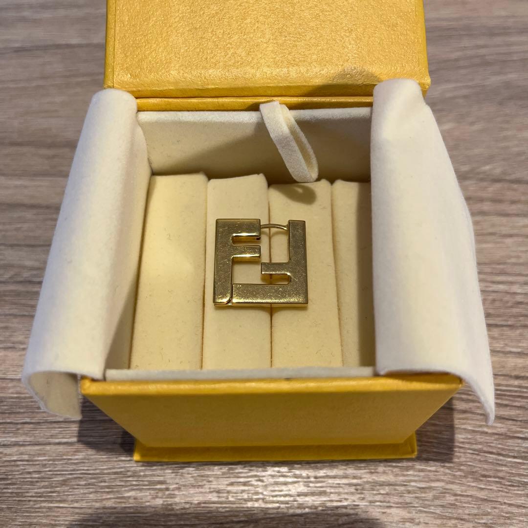 FENDI FFモチーフピアス FFロゴ　シングル　片耳　ゴールド