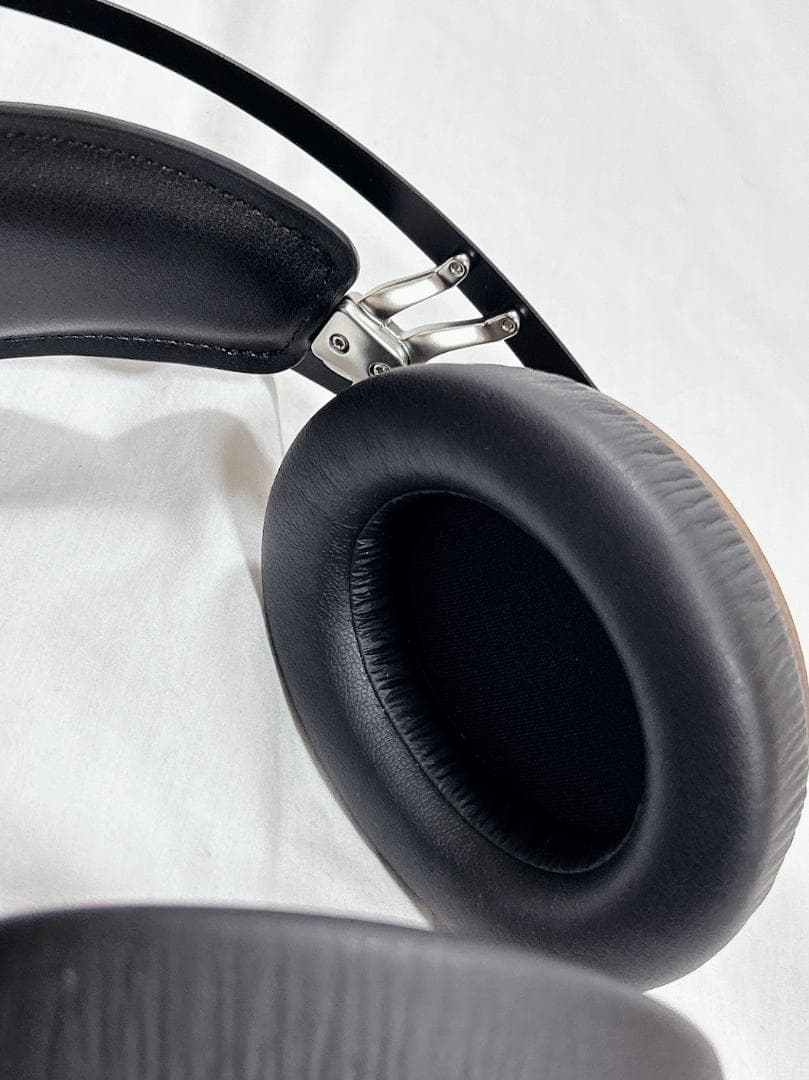 美品　M99C-WS　MEZE 99 Classics Walnut シルバー