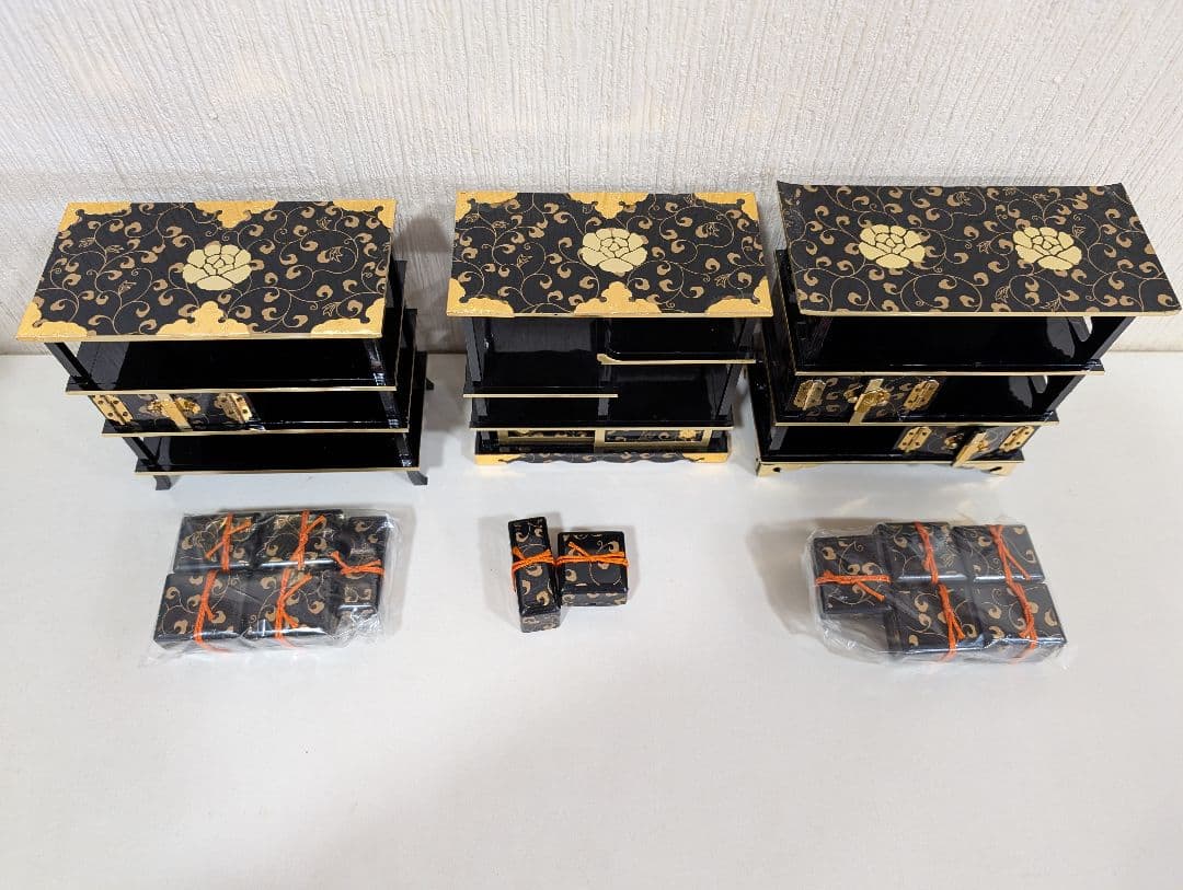 【専用】雛人形 道具 三棚 古代唐草 黒色 金色 お雛様 ひな祭り ひな人形