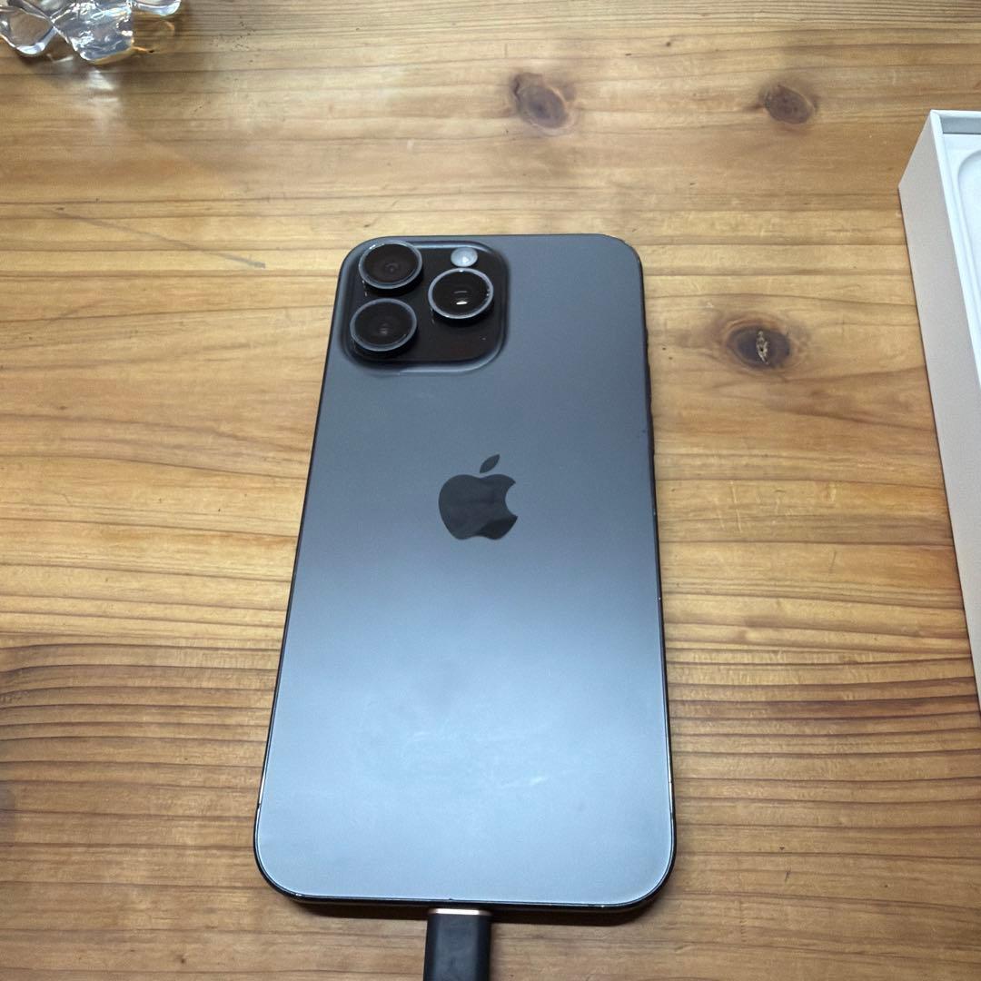 Apple iPhone 15 Pro Black Titanium本体 512