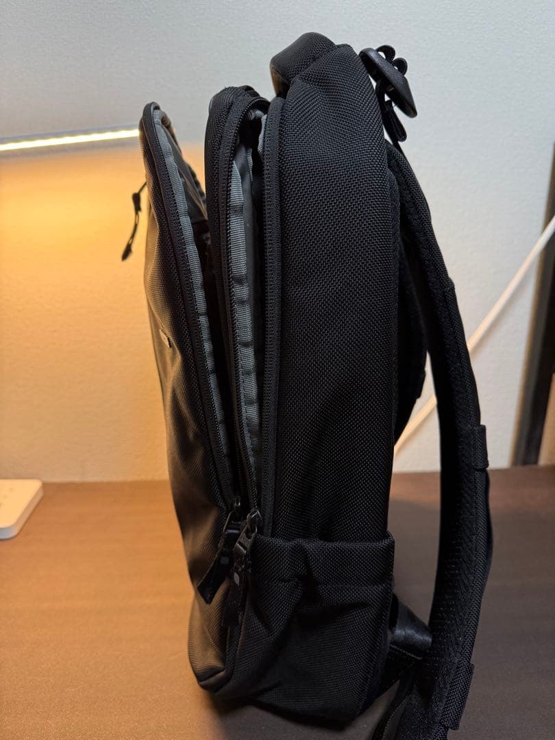バッグ Incase Tracks Backpack 18L -Black-