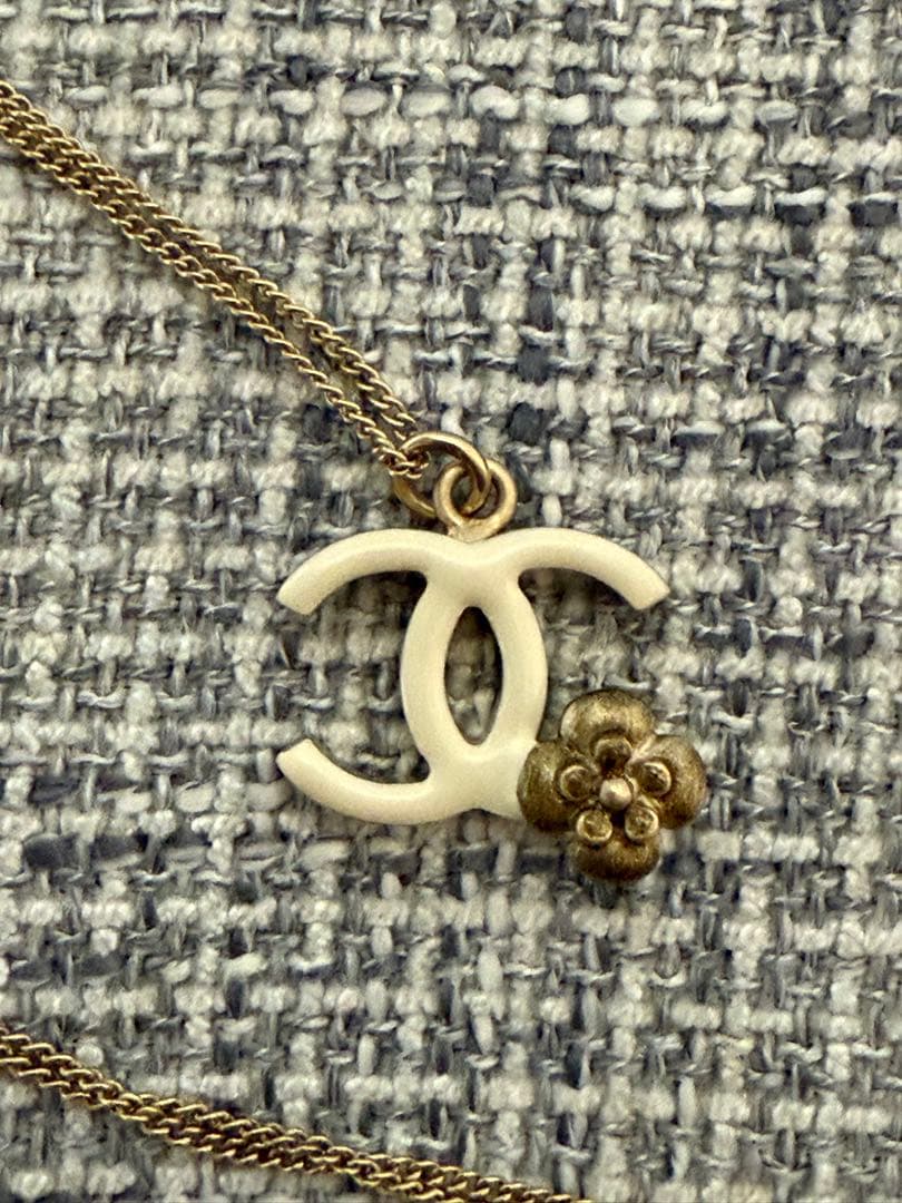 CHANEL CCロゴカメリアネックレス