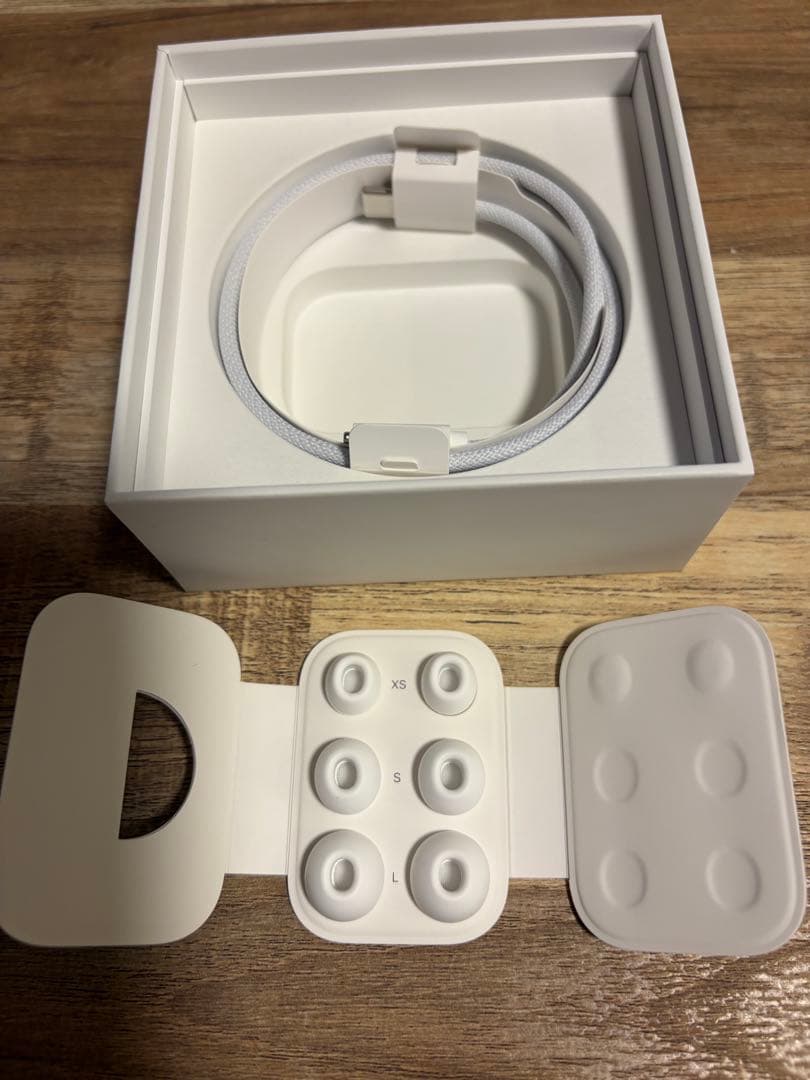 AirPods Pro2 本体【右耳のみ】 充電ケース付き 片耳 左耳無し