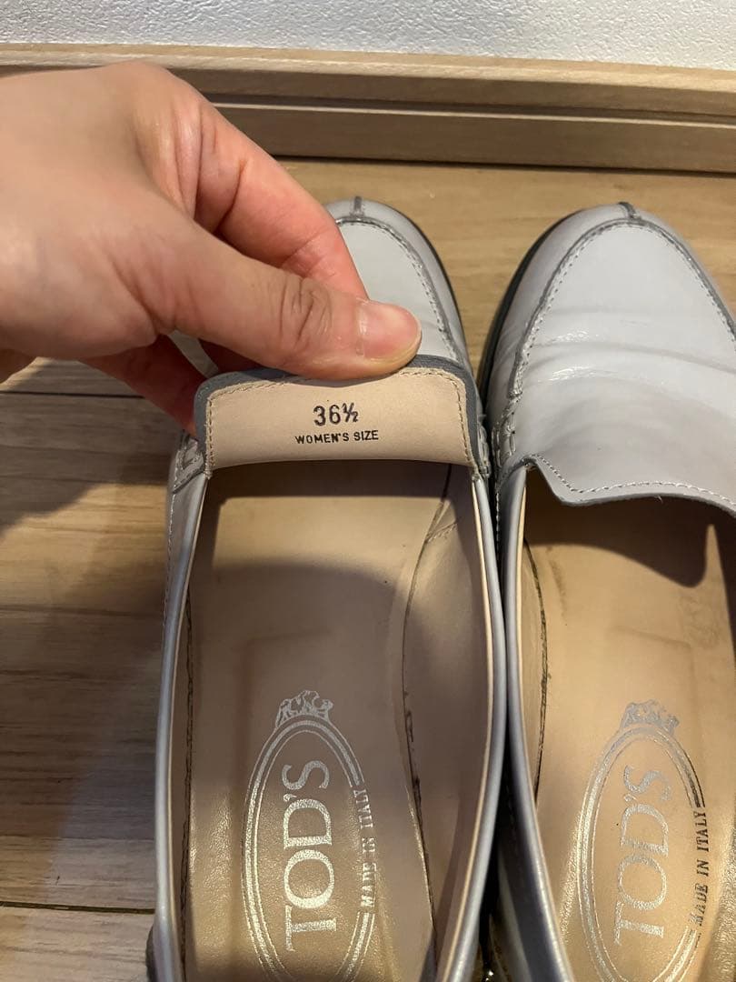 スタッズ付きレザー ローファー ライトグレー