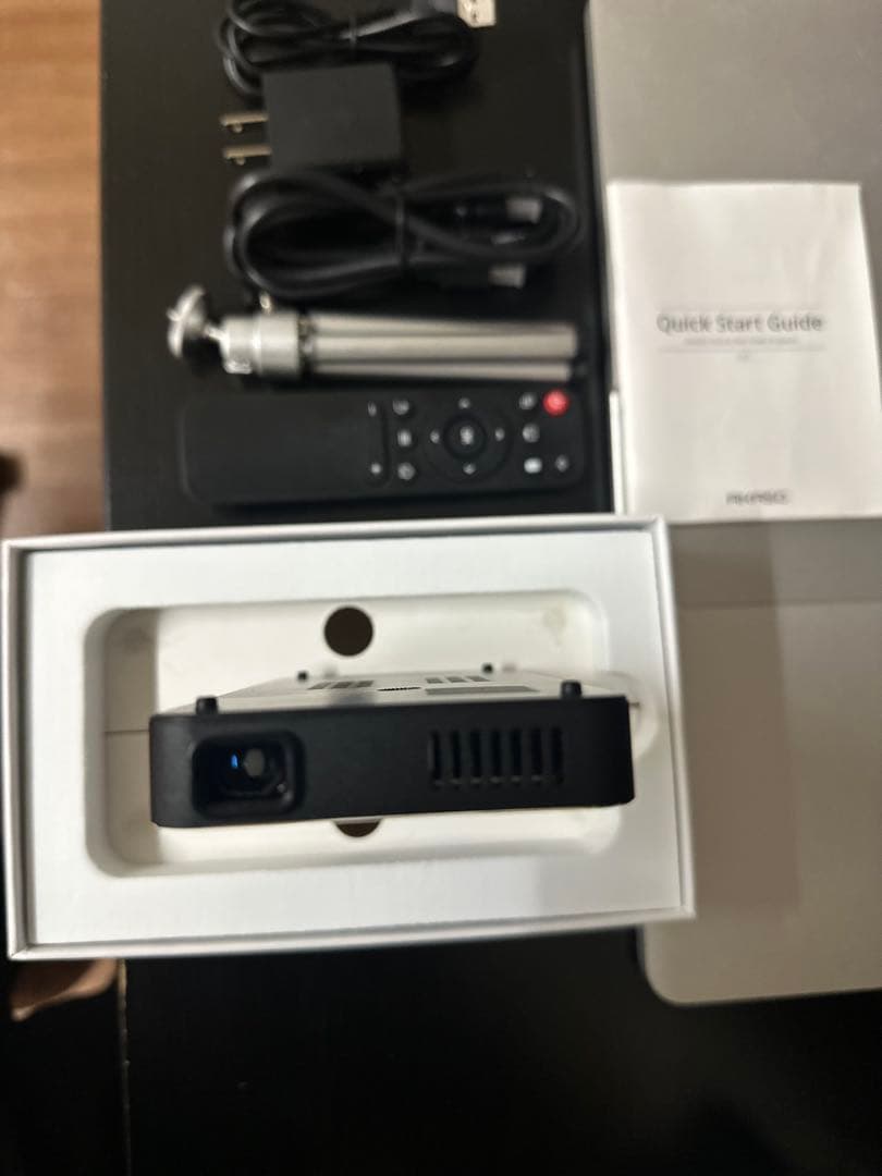 AKASO FOCUS mini video projector 本体