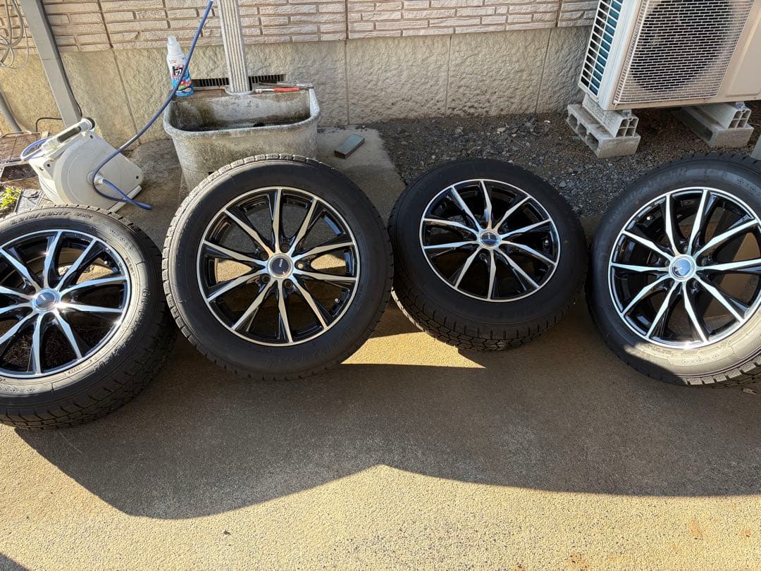 ちろるチロル215/60R17スタッドレスタイヤホイールセットナット付き