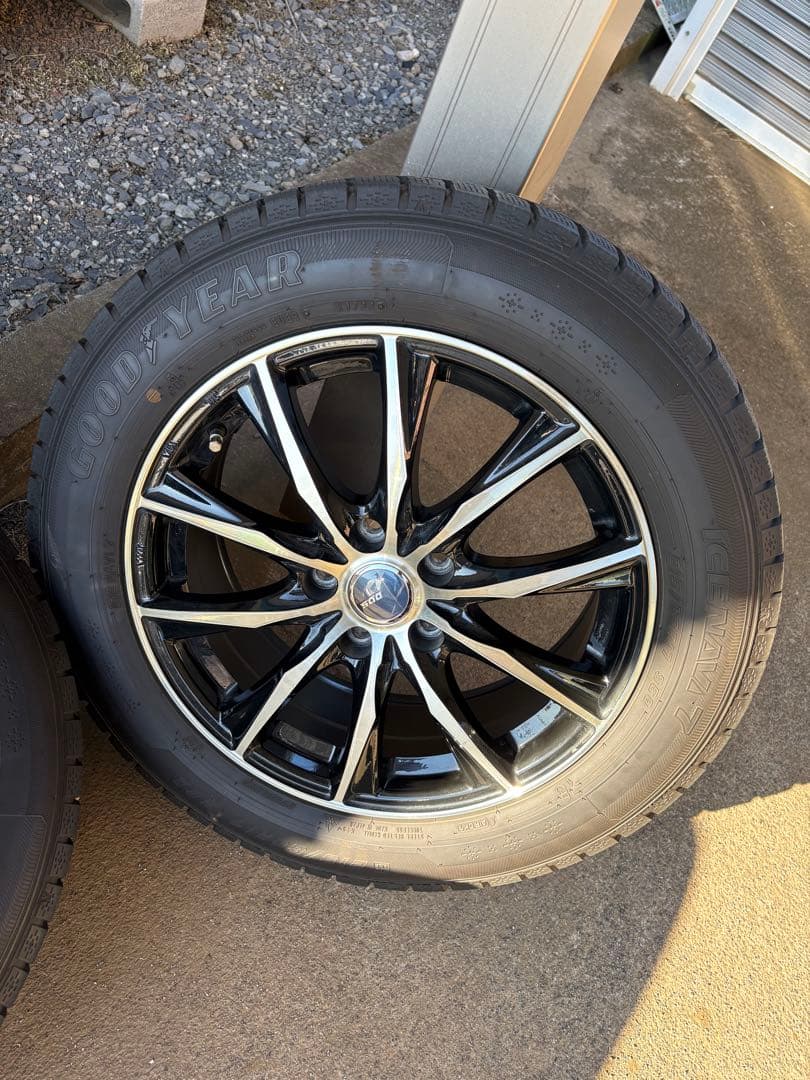 ちろるチロル215/60R17スタッドレスタイヤホイールセットナット付き