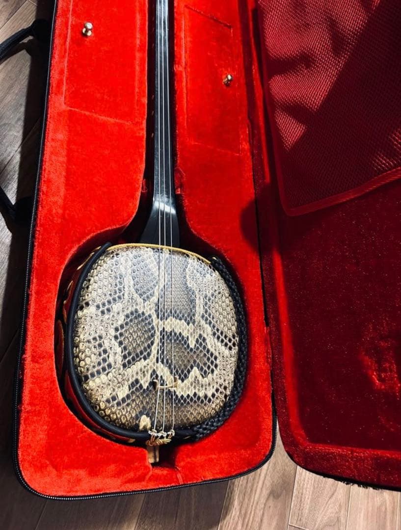 沖縄三線　本蛇皮張り　ケース付