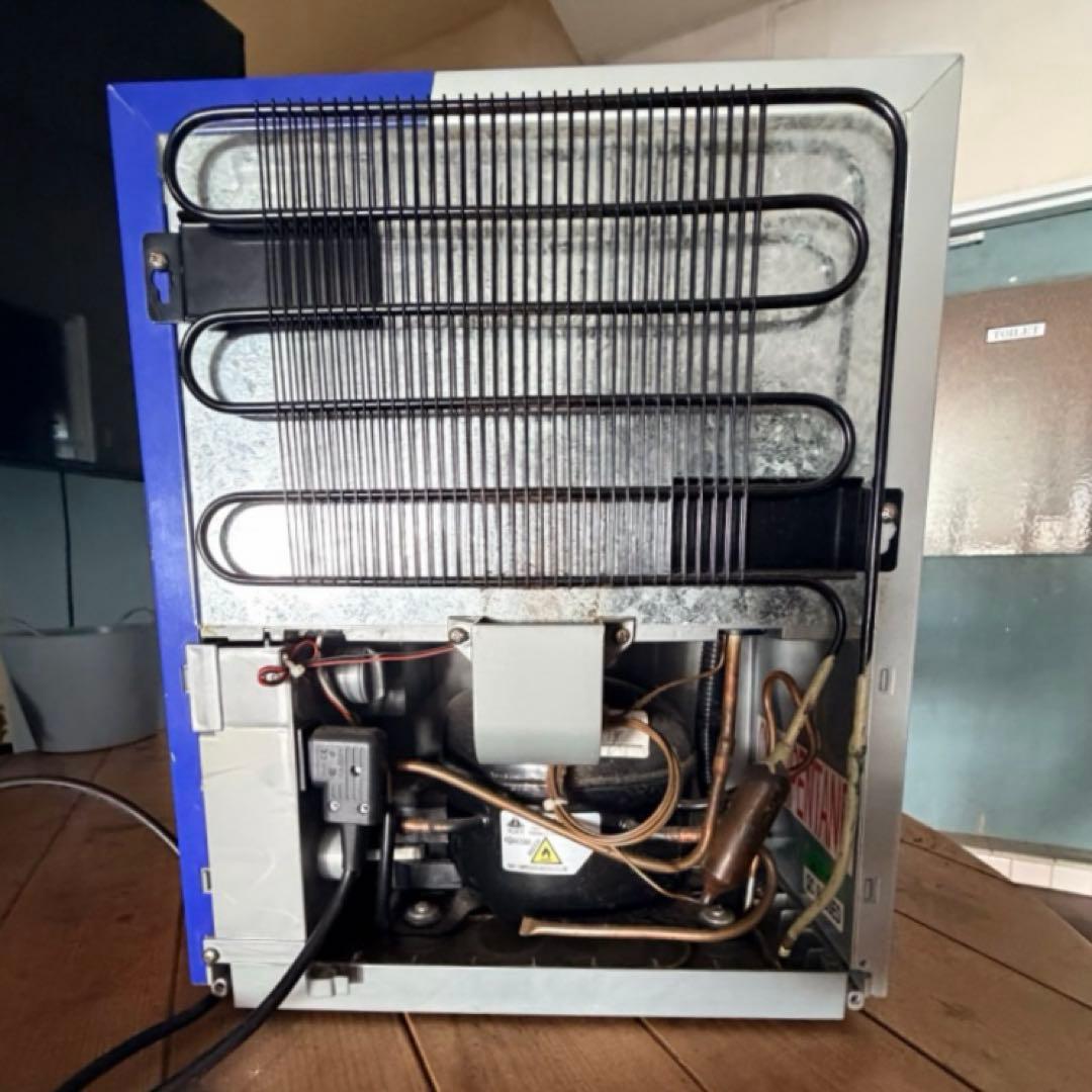 Red Bull 冷蔵庫 コンパクトサイズ