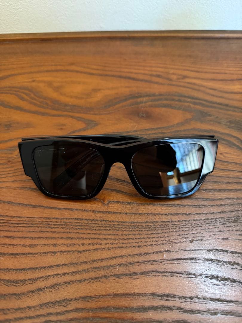 PRADA ブラックサングラス ケース付き