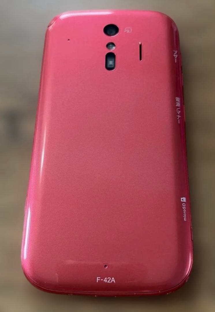 docomo らくらくスマートフォン F-42A 赤　携帯カバー付き　外箱有り
