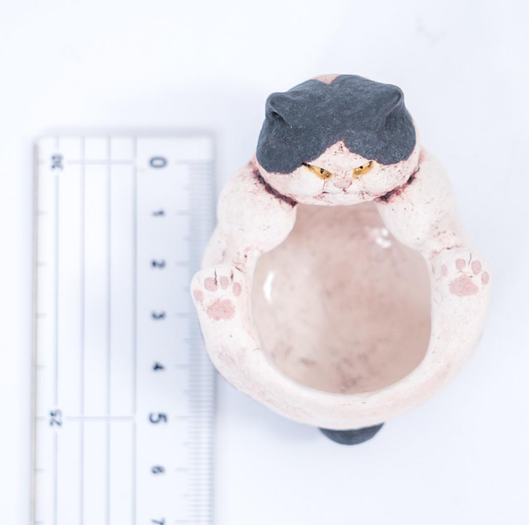 白亜器★猫口（にょこ）ハチワレ猫　ぐい吞み／小鉢★作家物・一点物・希少