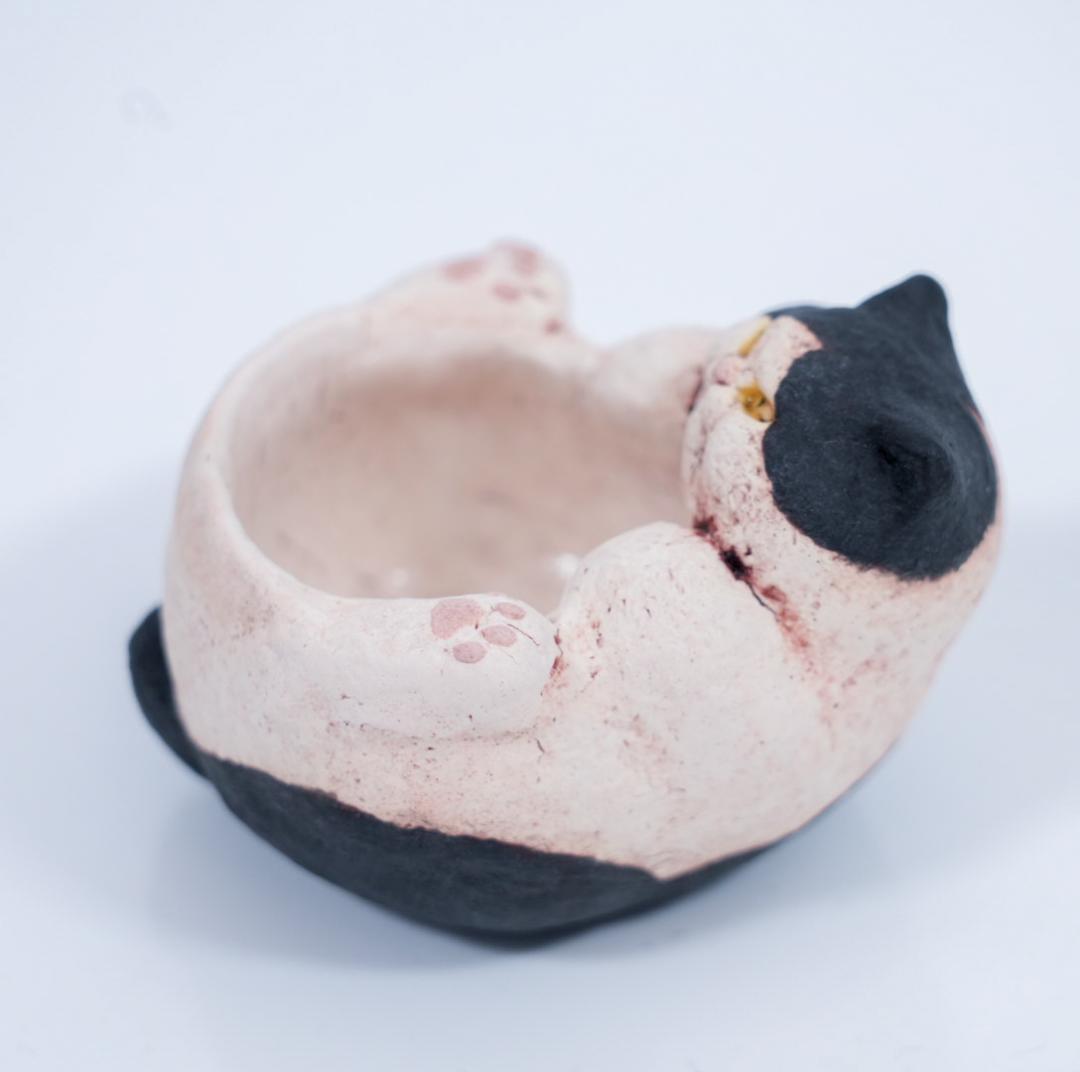 白亜器★猫口（にょこ）ハチワレ猫　ぐい吞み／小鉢★作家物・一点物・希少