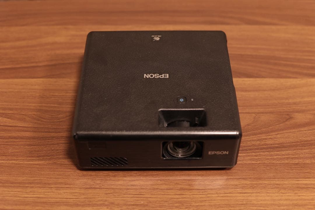 EPSON EF-11プロジェクター本体