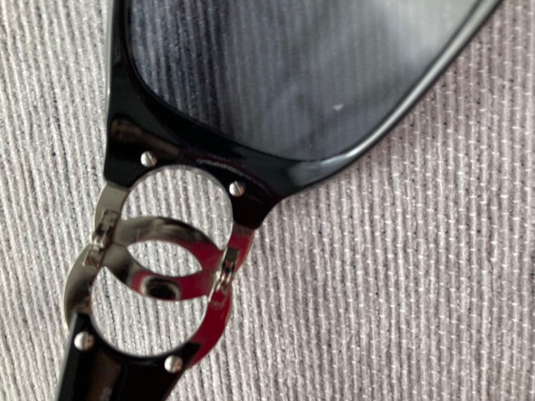 CHANELサングラス　希少シルバー色