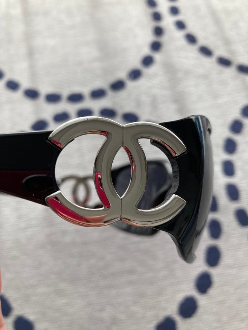 CHANELサングラス　希少シルバー色