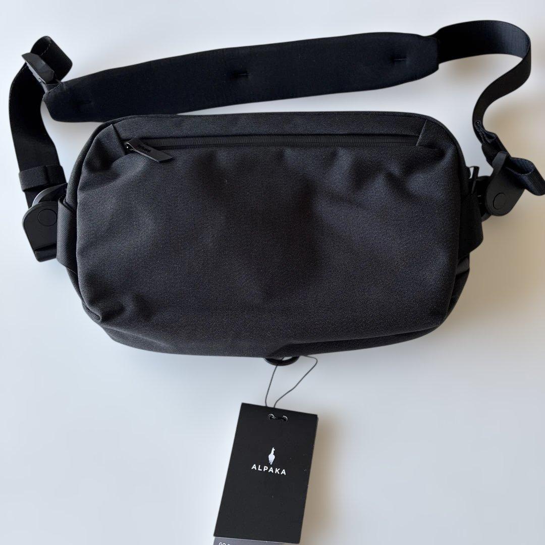 ALPAKA GO SLING ブラック ショルダーバッグ