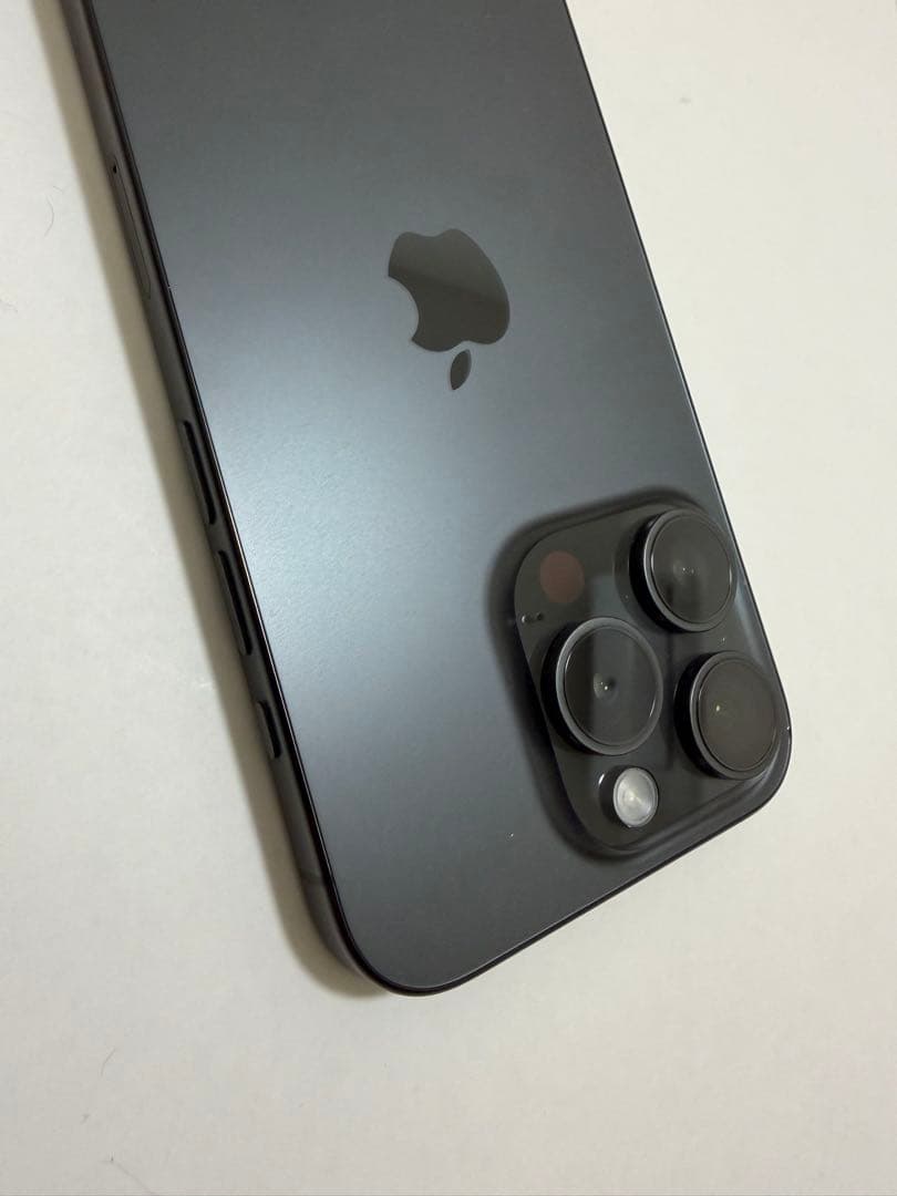 iPhone 15 Pro ブラックチタニウム　256GB
