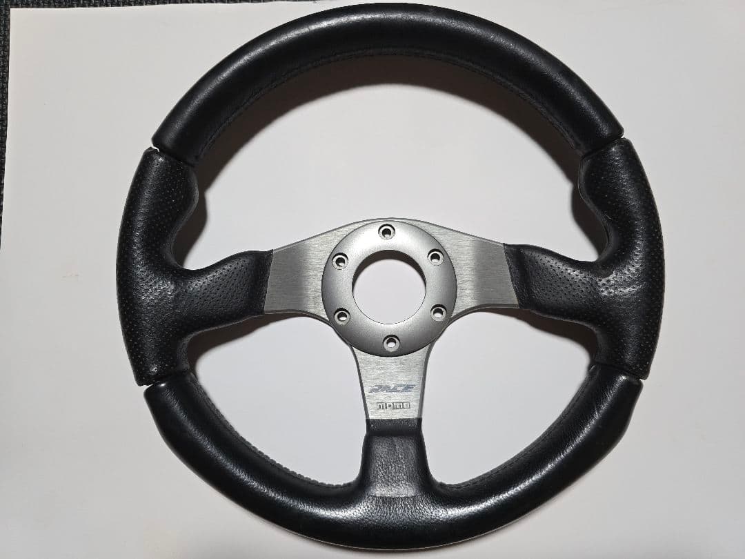 MOMO　ステアリング　MOMORACE　モモレース　32パイ　ホーンボタン付き