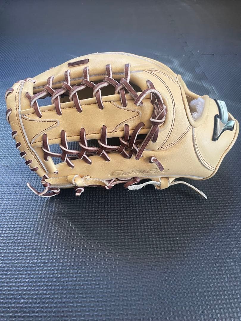 m*e様 グローバルエリート　軟式グローブ　外野手　左投げ　キャメル