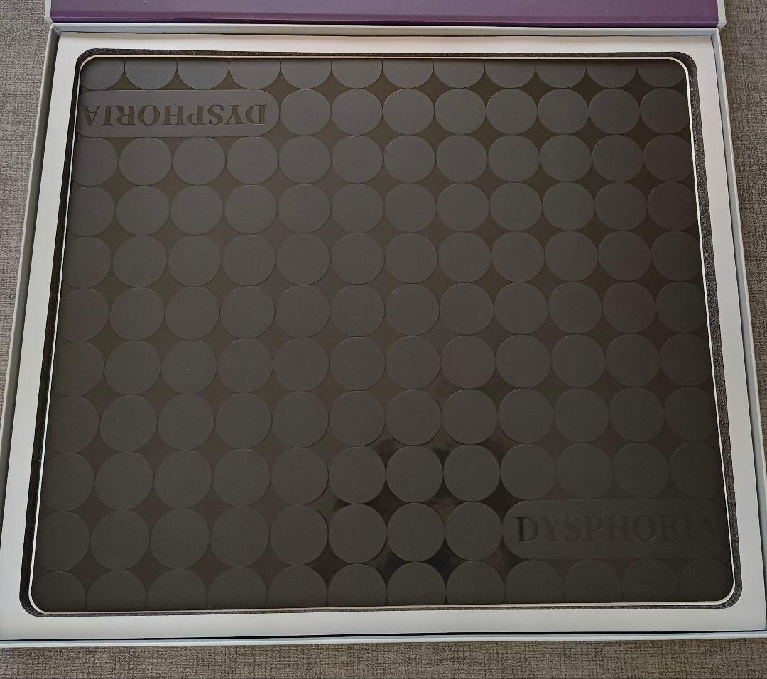 DYSPHORIA NaNA ガラスマウスパッド