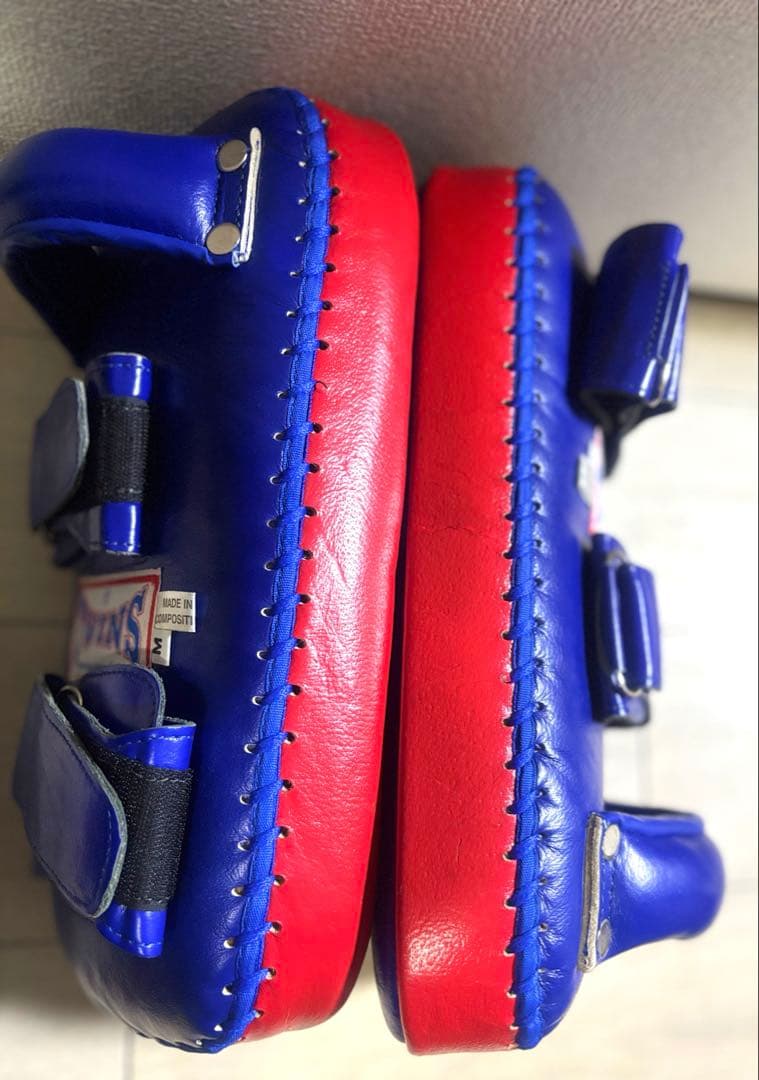 TWINS キックミット 青/赤 M