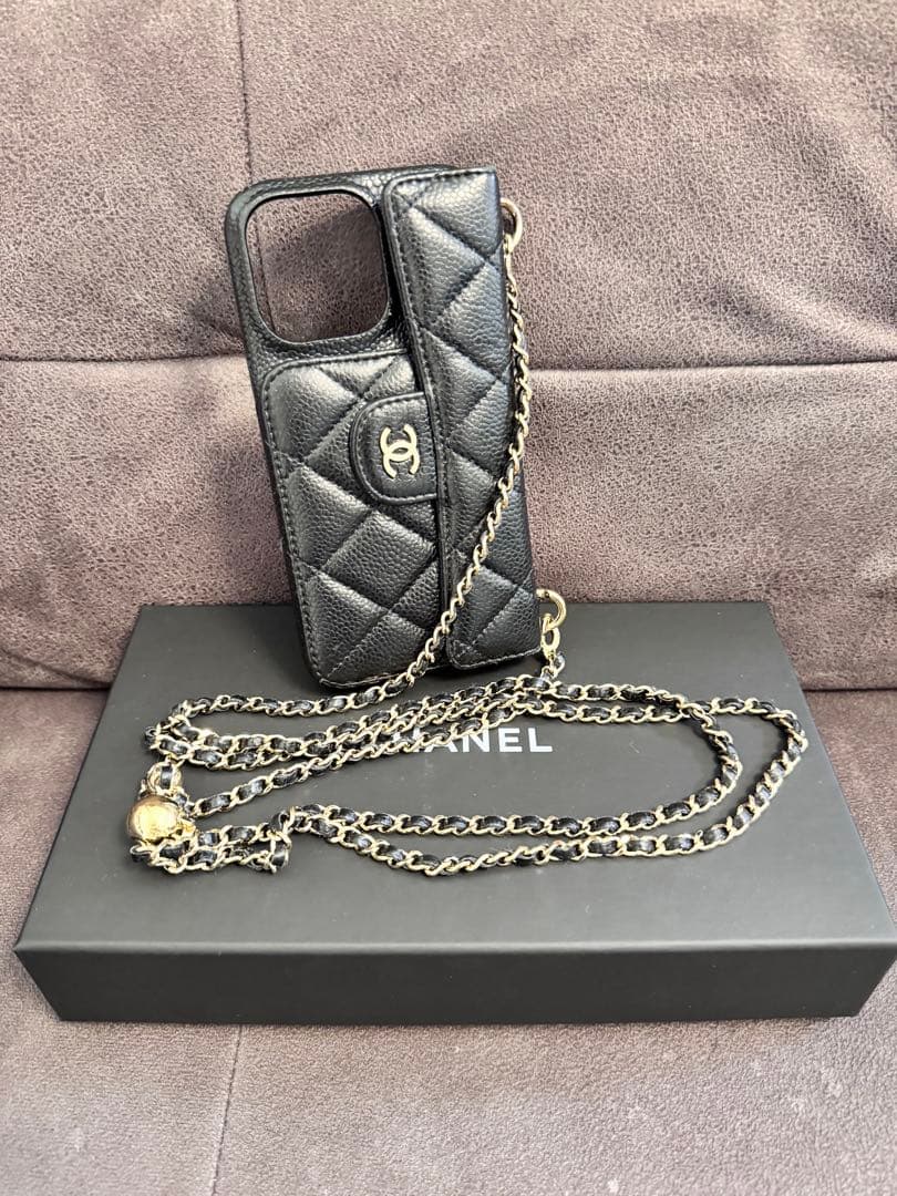 CHANEL iPhoneケース　キャビアスキン　15 pro Max