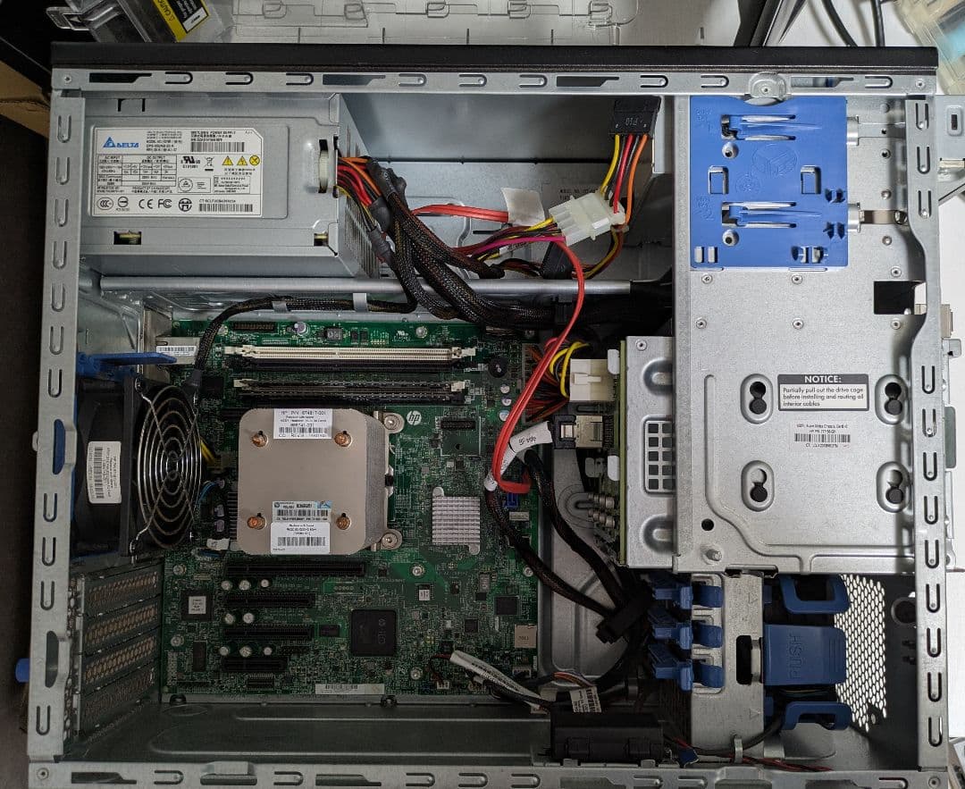 サーバー HP ProLiant ML310e Gen8 v2 E3-1220L v3
